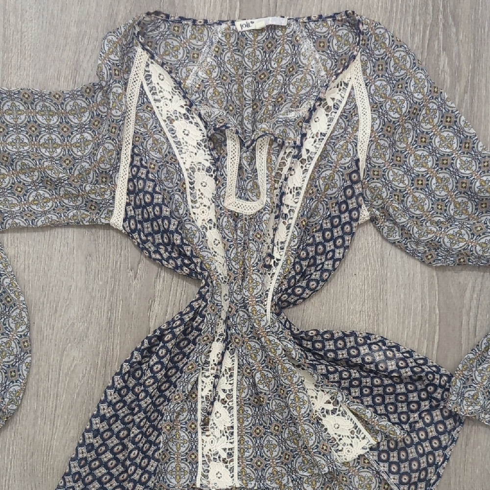 Jolt Navy and Cream Geometric Blouse